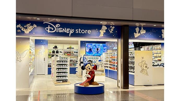 The Disney store pop-up storefront in the Haneda Terminal 1 departure lobby